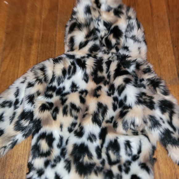 My favorite plush fur jacket 4t - Picture 2 of 7